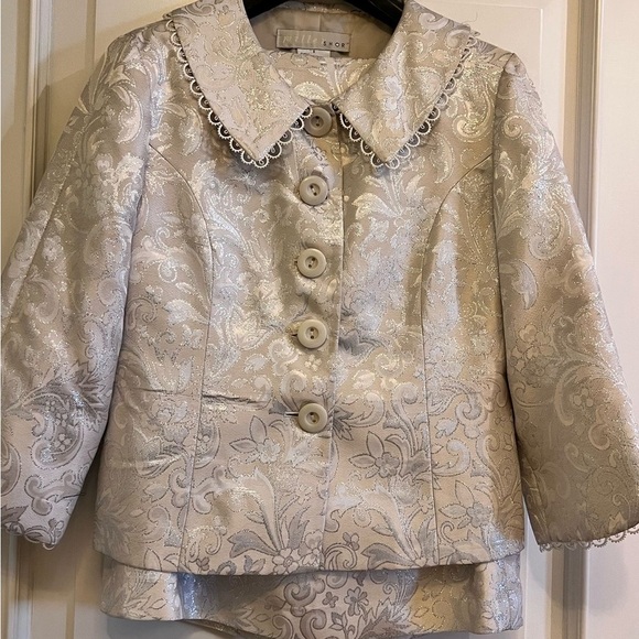 Elegant Cream Brocade Jacket and Skirt Set - Picture 7 of 13